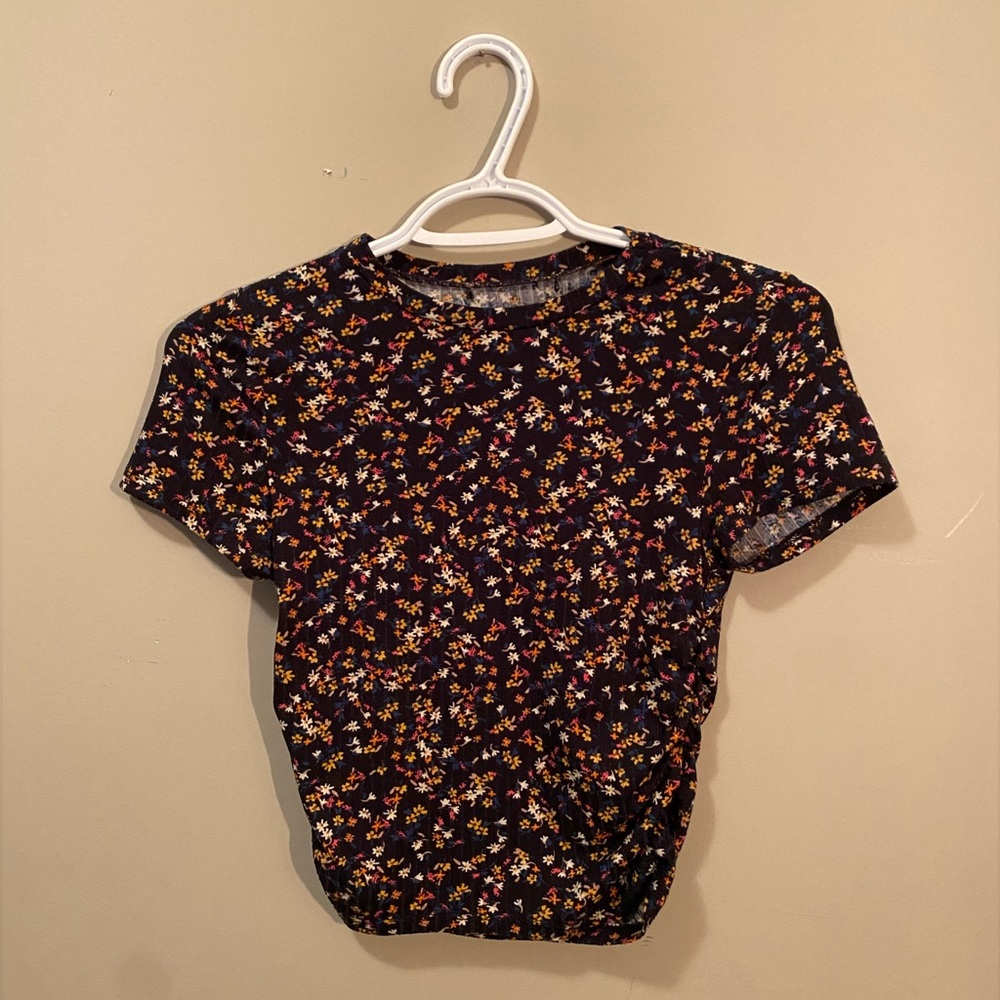 Flowery cropped t-shirt